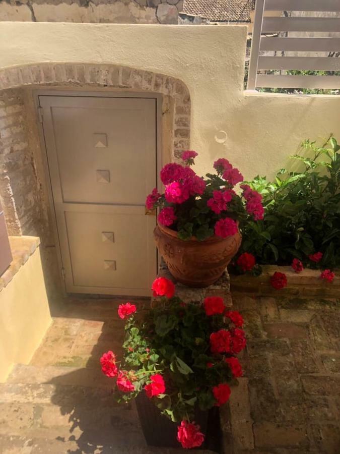 Anemomilos Jacuzzi Suite Corfu  Luaran gambar